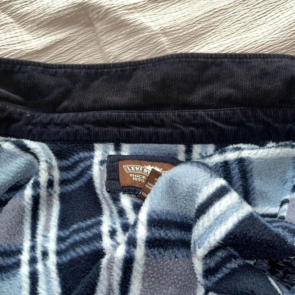 Levi's navy blue jacket with Plaid Interior XL